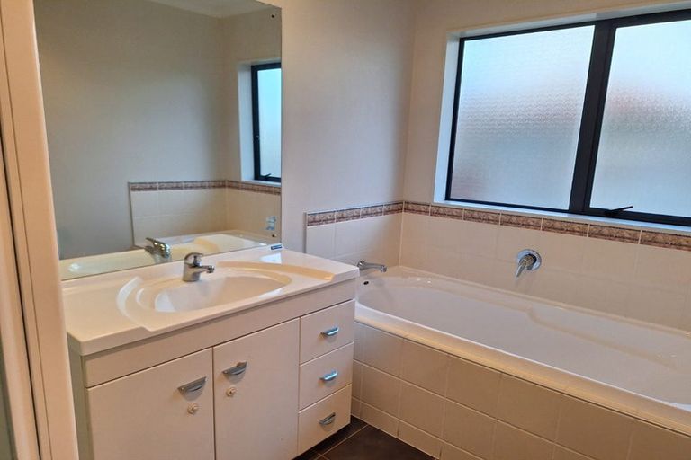 Photo of property in 8 Camith Close, Flat Bush, Auckland, 2016