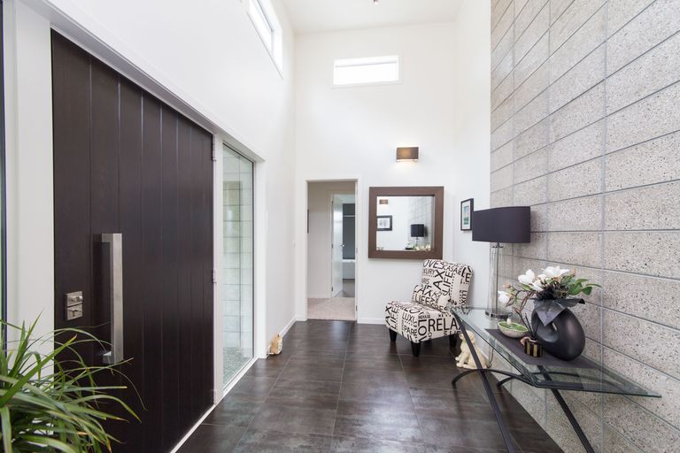 Photo of property in 16 Grand Oaks Drive, Awapuni, Palmerston North, 4412