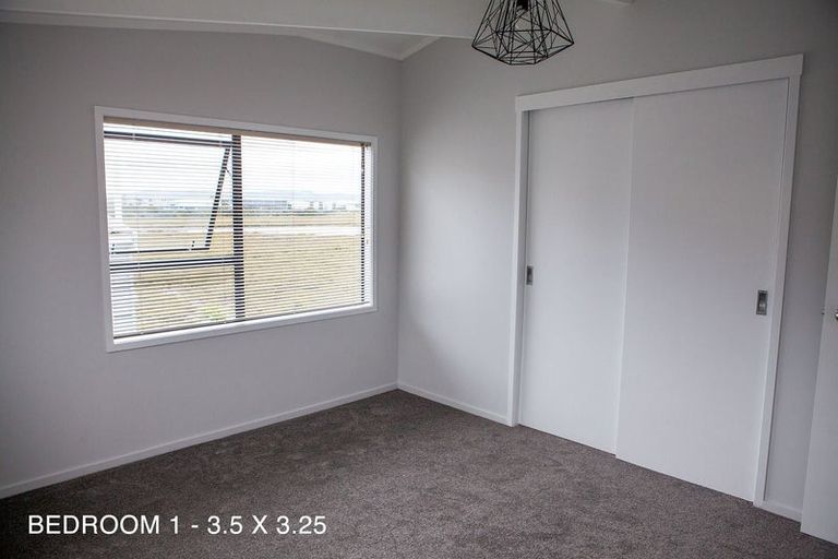 Photo of property in 2/40 Saxon Street, Waterview, Auckland, 1026