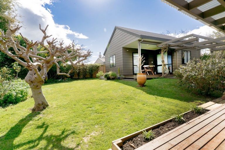 Photo of property in 44 Muritai Crescent, Havelock North, 4130
