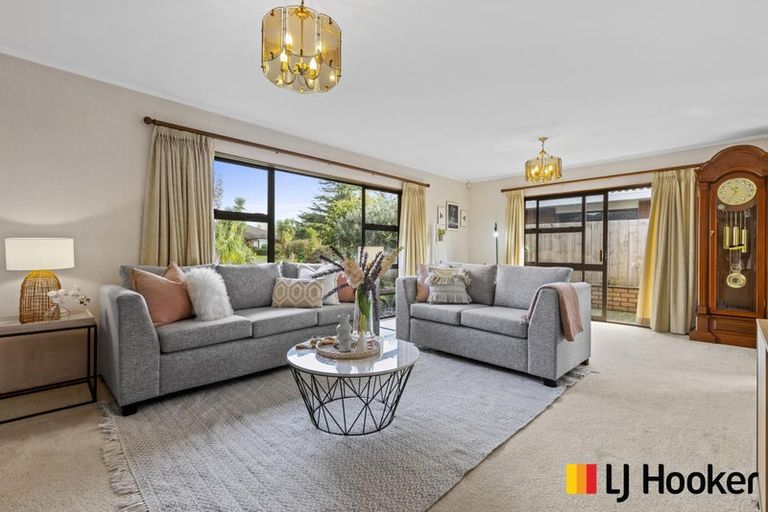 Photo of property in 12 Carlinka Place, Conifer Grove, Takanini, 2112