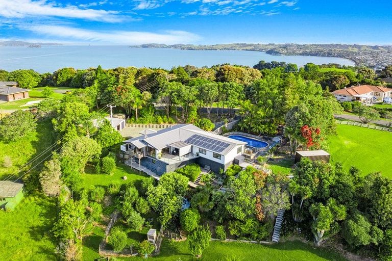 Photo of property in 84 Brick Bay Drive, Sandspit, Warkworth, 0982