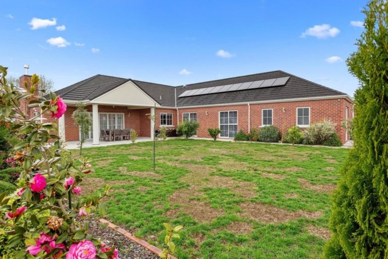 Photo of property in 121 Saint Kilda Road, Cambridge, 3434