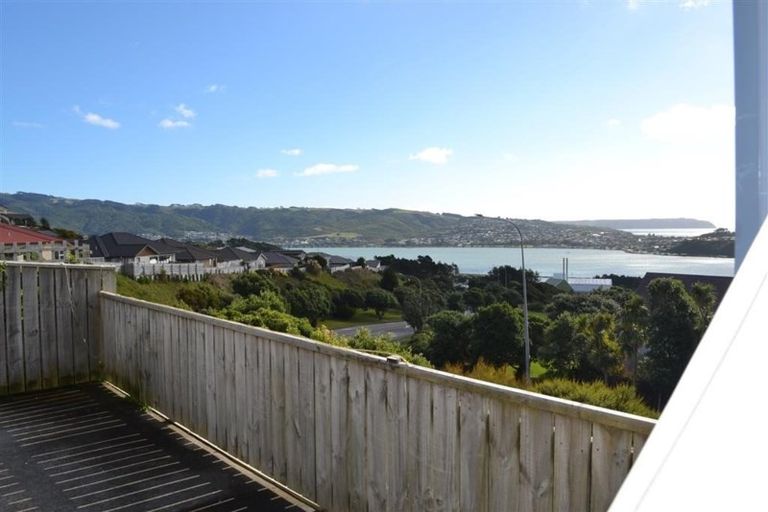 Photo of property in 7 Greenstone Place, Aotea, Porirua, 5024