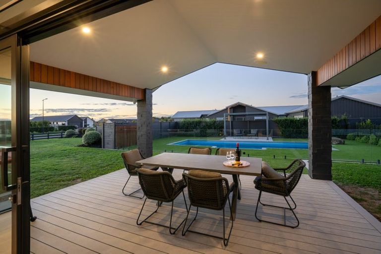 Photo of property in 83 Sunline Drive, Leamington, Cambridge, 3432