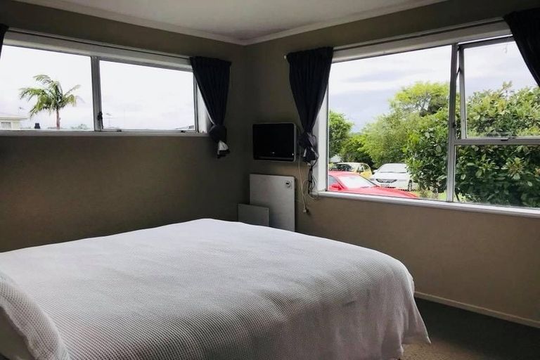 Photo of property in 10 Mirovale Place, Totara Vale, Auckland, 0629