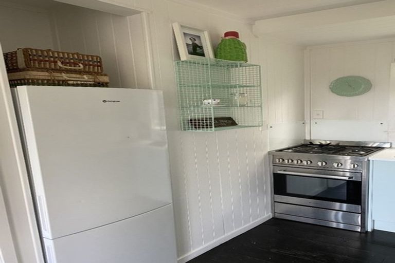 Photo of property in 2 Cooper Road, Stanmore Bay, Whangaparaoa, 0932