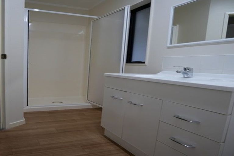 Photo of property in 32 Marae Road, Greenhithe, Auckland, 0632