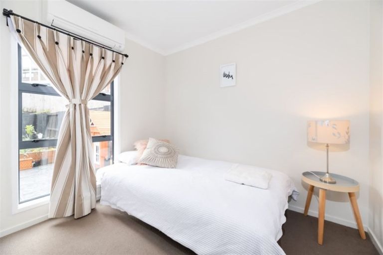 Photo of property in 37 Barnea Circle, Glen Eden, Auckland, 0602