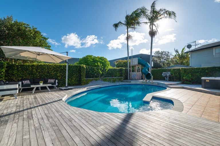 Photo of property in 27 Hemi Street, Narrow Neck, Auckland, 0622