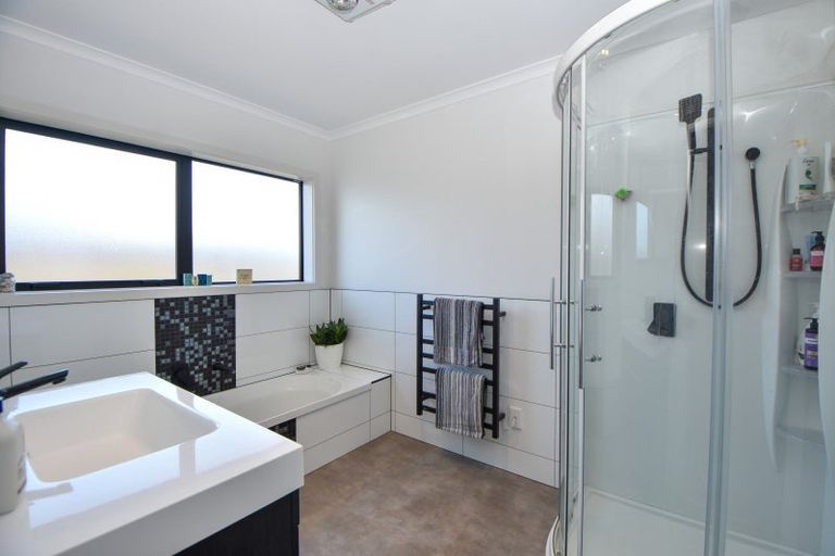 Photo of property in 11 Austin Reid Avenue, Carterton, 5713