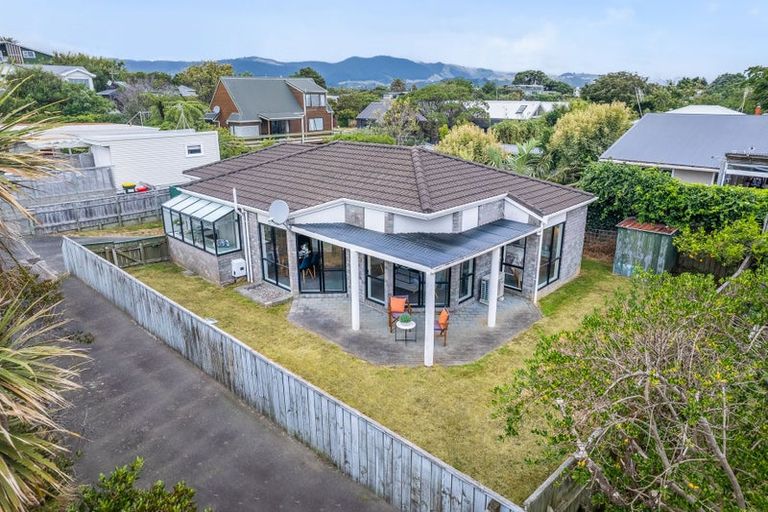 Photo of property in 12 Toru Road, Paraparaumu Beach, Paraparaumu, 5032