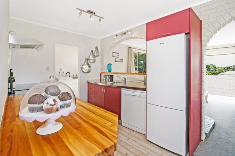 Photo of property in 28 Moulton Street, Moturoa, New Plymouth, 4310