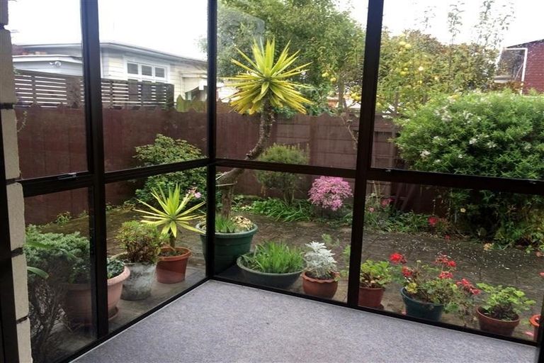 Photo of property in 50f Oxford Street, South Dunedin, Dunedin, 9012