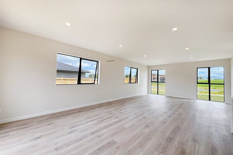 Photo of property in 4 Hoete Way, Tuakau, 2121