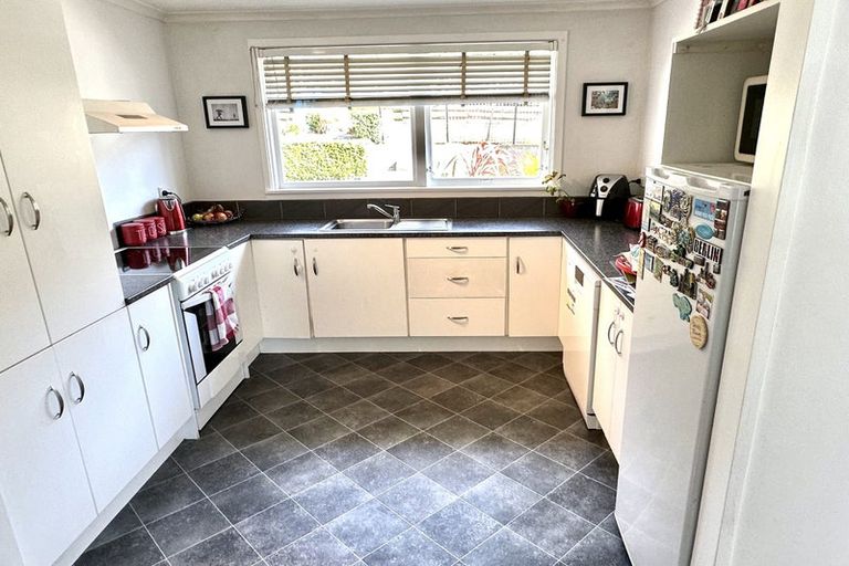 Photo of property in 16 Clyde Carr Crescent, Waimataitai, Timaru, 7910