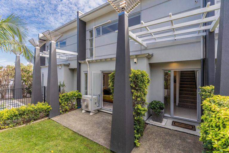 Photo of property in 4/49 Browns Road, Browns Bay, Auckland, 0630