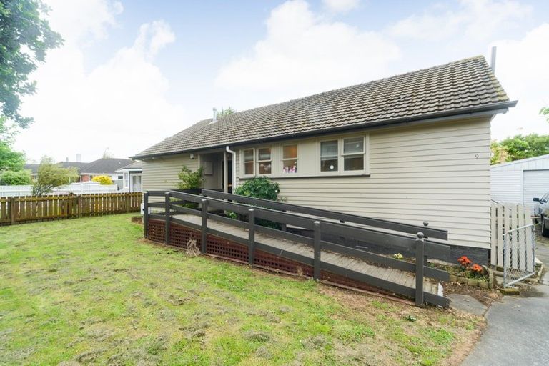 Photo of property in 9 Belfast Place, Roslyn, Palmerston North, 4414