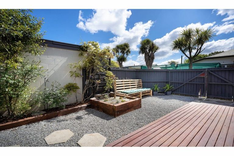 Photo of property in 97 Olliviers Road, Phillipstown, Christchurch, 8011