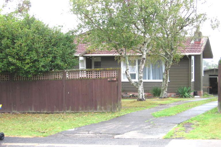 Photo of property in 39 Farquhar Road, Glendene, Auckland, 0602