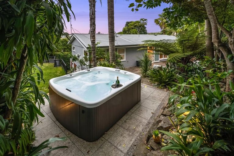 Photo of property in 1 Heathcote Road, Castor Bay, Auckland, 0620