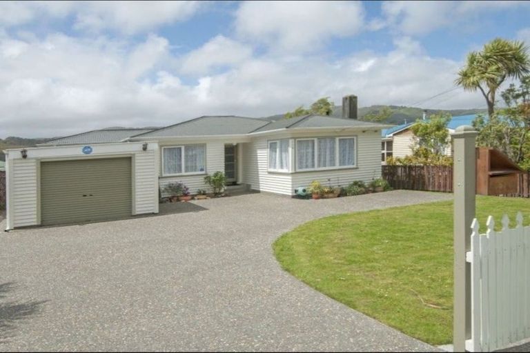 Photo of property in 114 Wainuiomata Road, Wainuiomata, Lower Hutt, 5014