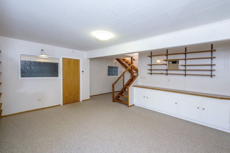 Photo of property in 18 Kawau Grove, Waikanae Beach, Waikanae, 5036