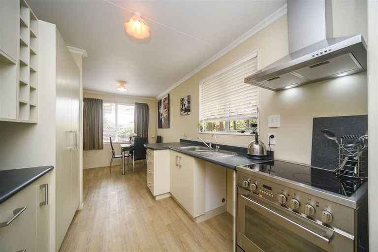 Photo of property in 5 Hillcrest Drive, Kelvin Grove, Palmerston North, 4414