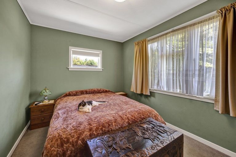 Photo of property in 77 Omata Road, Marfell, New Plymouth, 4310