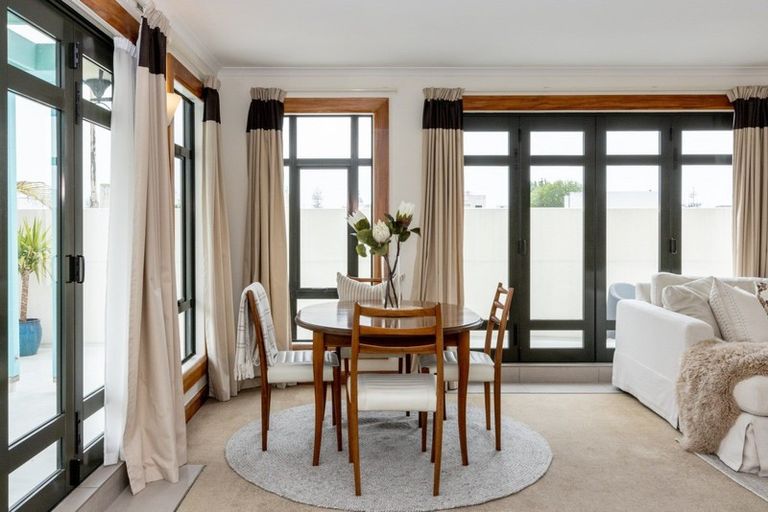 Photo of property in 243 Emerson Street, Napier South, Napier, 4110