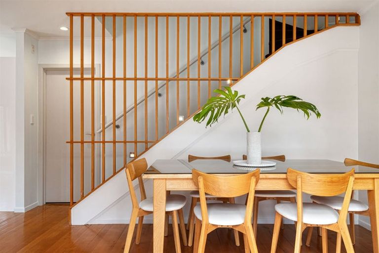 Photo of property in 2/17 Sudan Avenue, Milford, Auckland, 0620