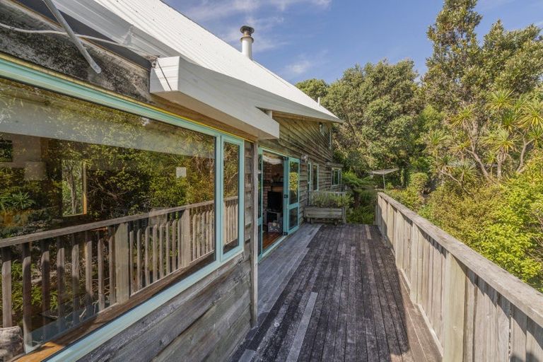 Photo of property in 35 Whiritoa Beach Road, Whiritoa, Whangamata, 3691