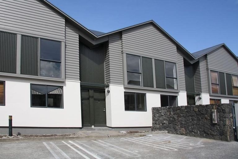 Photo of property in Fern Gardens, 4/51 Ireland Road, Mount Wellington, Auckland, 1060