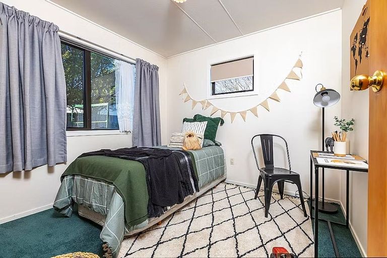 Photo of property in 15 Baillie Crescent, Carterton, 5713