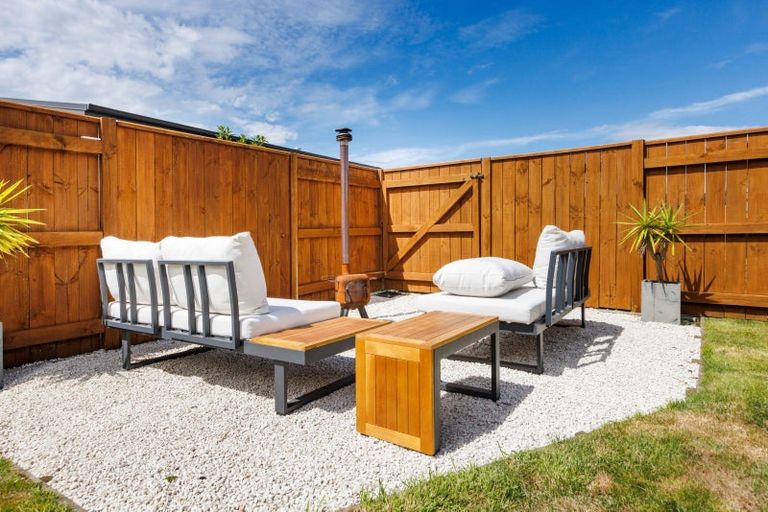 Photo of property in 120 Johnstone Drive, Fitzherbert, Palmerston North, 4410