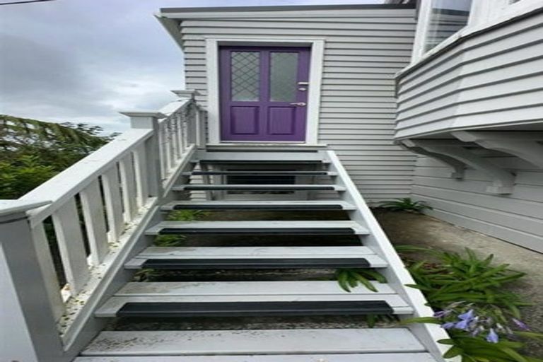 Photo of property in 37 Charlotte Avenue, Brooklyn, Wellington, 6021