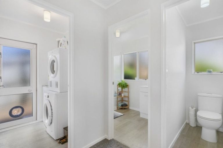 Photo of property in 2/7 Kopu Place, Clendon Park, Auckland, 2103