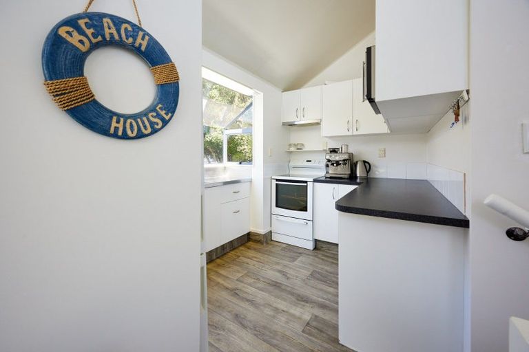 Photo of property in 17 Kotare Place, South Bay, Kaikoura, 7300