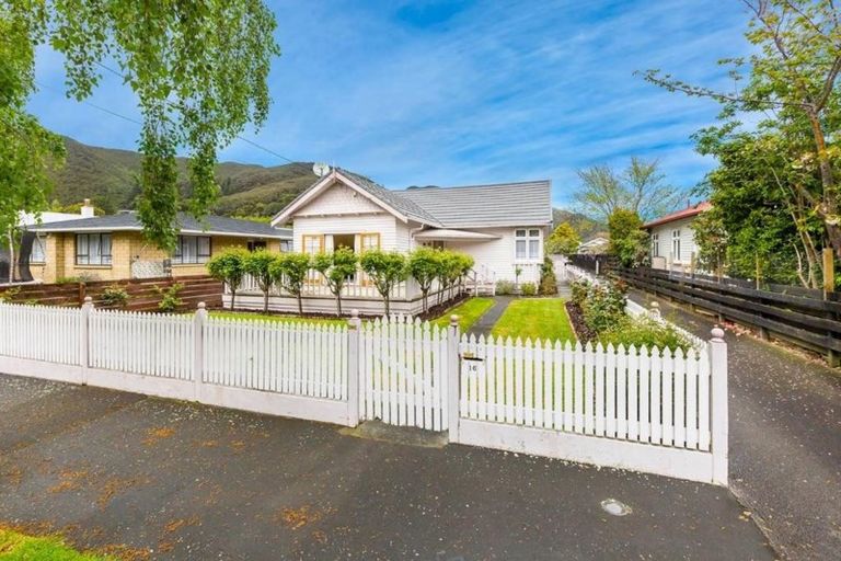 Photo of property in 16 Norton Park Avenue, Fairfield, Lower Hutt, 5011