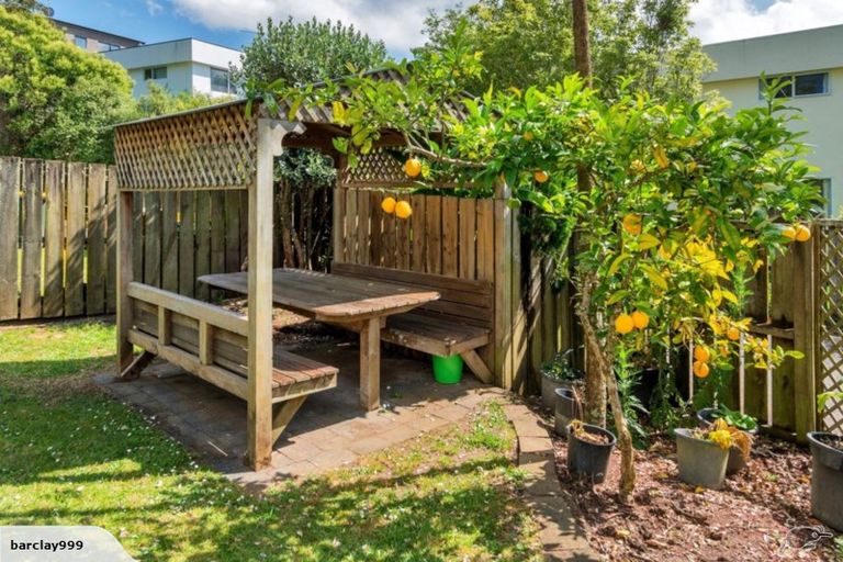 Photo of property in 9/24 Eastglen Road, Glen Eden, Auckland, 0602