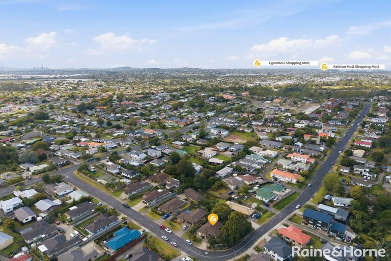 Photo of property in 18 Nirmal Place, Sunnyvale, Auckland, 0612