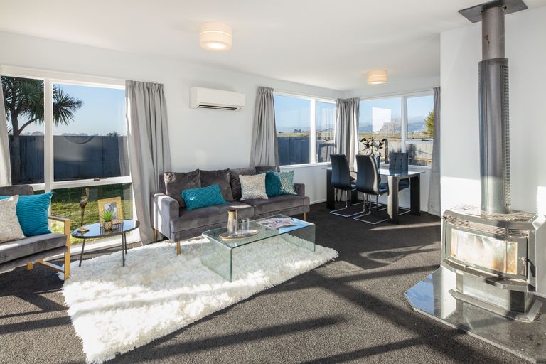 Photo of property in 8 Cornet Lane, Aranui, Christchurch, 8061