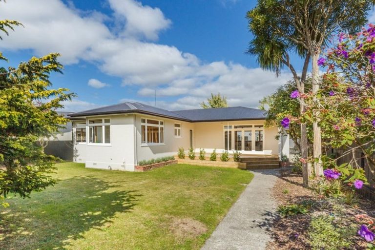 Photo of property in 74 Ihaka Street, Hokowhitu, Palmerston North, 4410