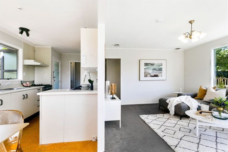 Photo of property in 19 Spinella Drive, Bayview, Auckland, 0629