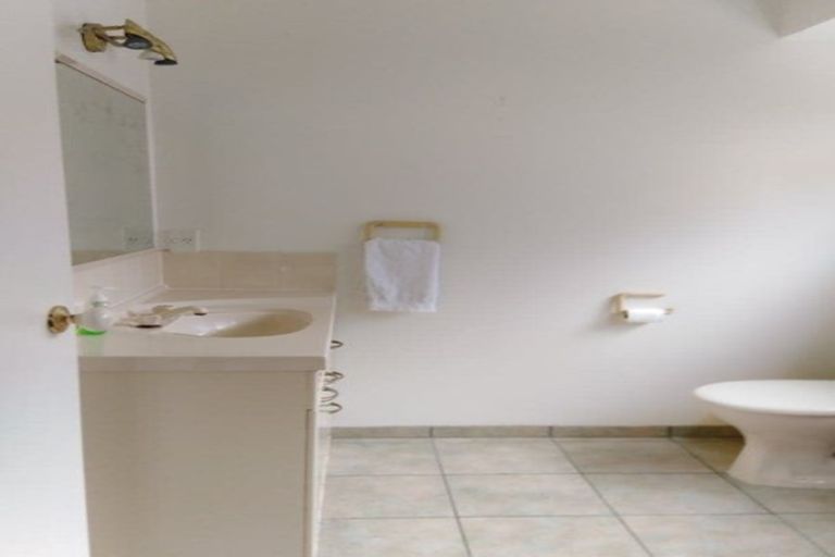 Photo of property in 16 Stewart Gibson Place, Manurewa, Auckland, 2105