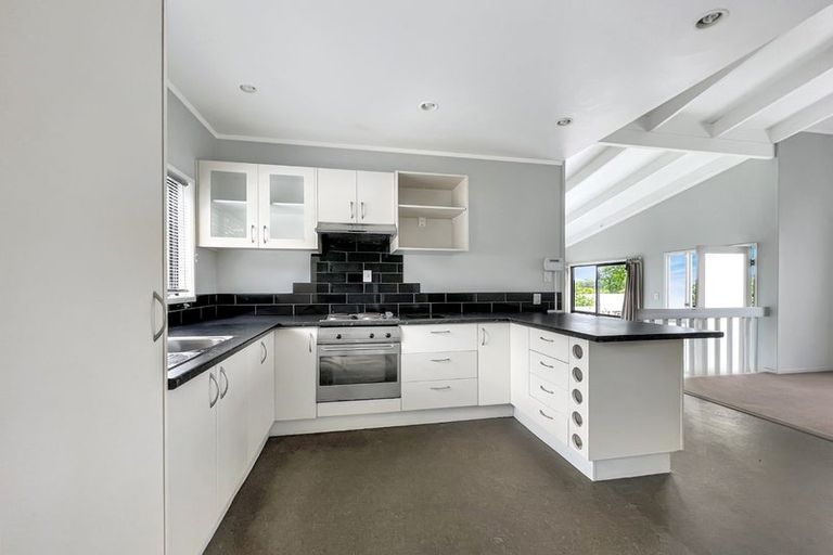 Photo of property in 8 Kopu Place, Clendon Park, Auckland, 2103