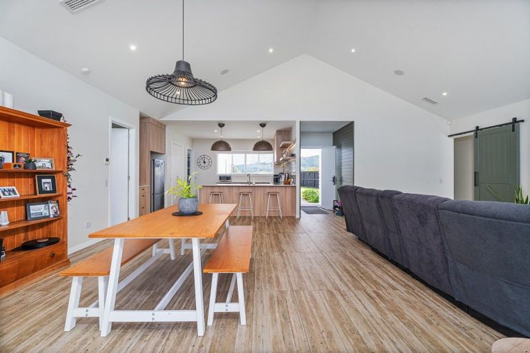 Photo of property in 11 Onerere Drive, Whitianga, 3510