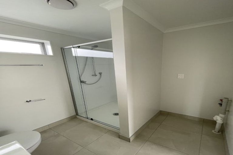 Photo of property in 28a Yeovil Road, Te Atatu Peninsula, Auckland, 0610