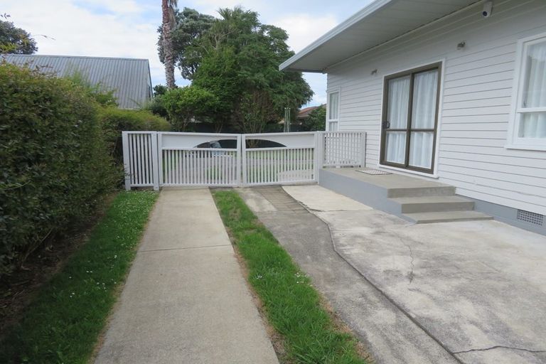 Photo of property in 1/36 Blanes Road, Weymouth, Auckland, 2103