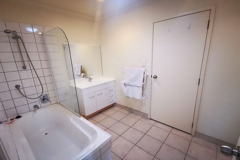 Photo of property in 18 Pukatea Avenue, Albany, Auckland, 0632
